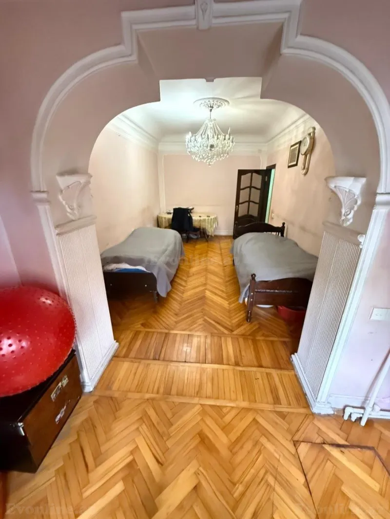 Satılır 3 otaqlı Mənzil Köhnə tikili 80 m² Xalqlar Dostluğu m. - şəkil 2