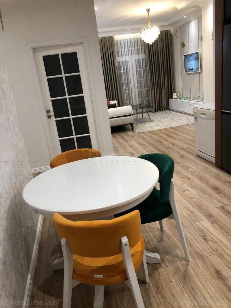 2 otaqlı Mənzil 70 m² 8-ci mikrorayon Kirayə verilir