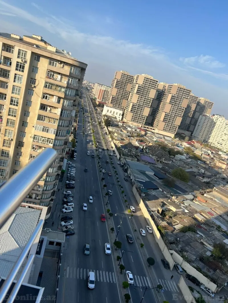 4 otaqlı Mənzil 151 m² İnşaatçılar m. Satılır
