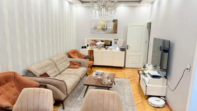 3 otaqlı Mənzil 57 m² 7-ci mikrorayon Satılır