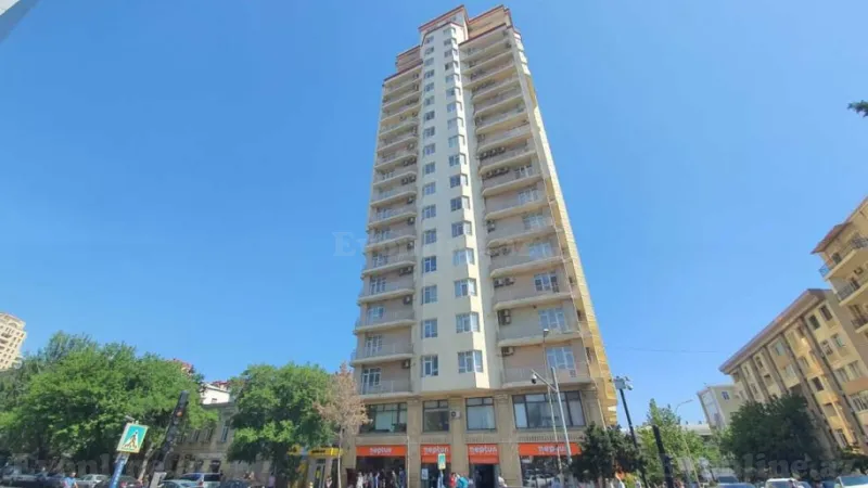 4 otaqlı Mənzil 220 m² 28 May m. Kirayə verilir
