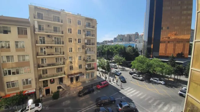 Kirayə verilir 4 otaqlı Mənzil Yeni tikili 220 m² 28 May m. - şəkil 17
