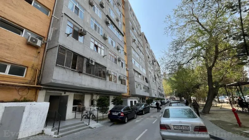 Satılır 2 otaqlı Mənzil Köhnə tikili 45 m² Gənclik m. - şəkil 2