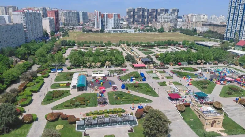 4 otaqlı Mənzil 198 m² İnşaatçılar m. Satılır