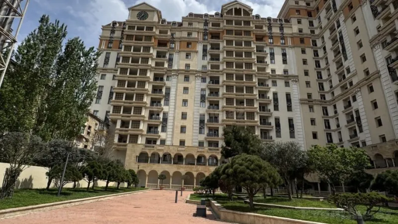 4 otaqlı Mənzil 230 m² Nizami m. Kirayə verilir