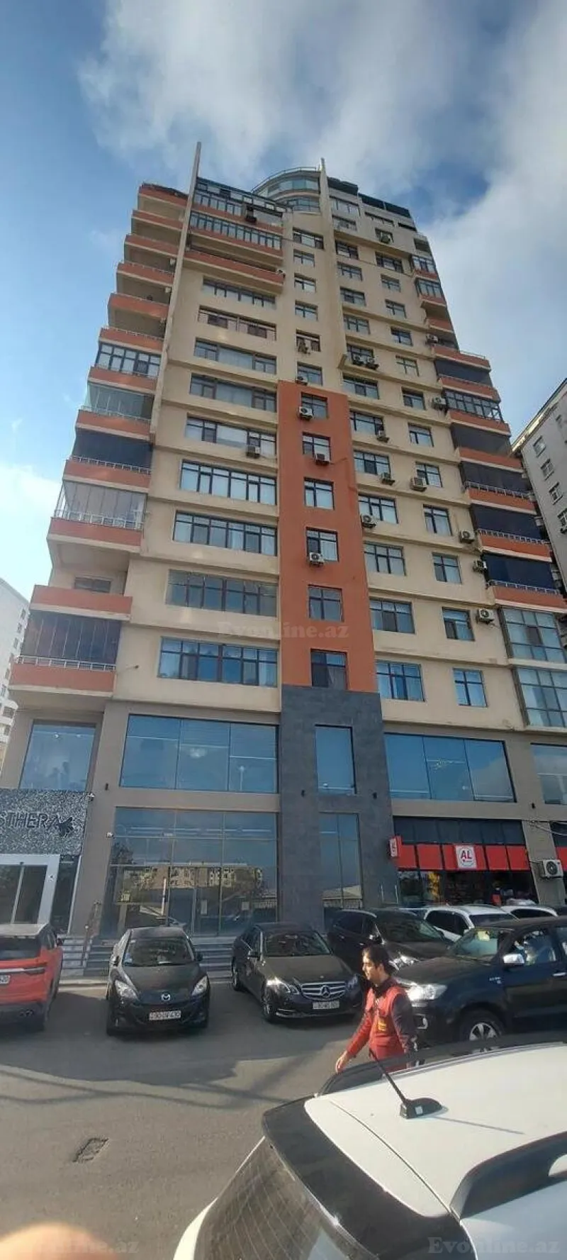 Obyekt 860 m² 4-cü mikrorayon Satılır