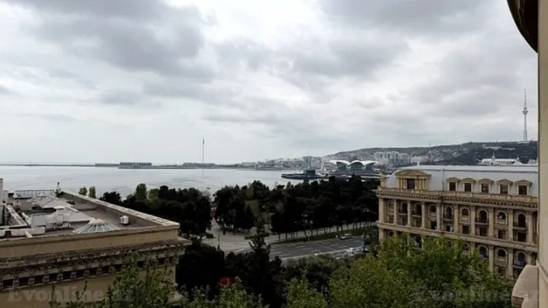 4 otaqlı Mənzil 175 m² Sahil m. Kirayə verilir