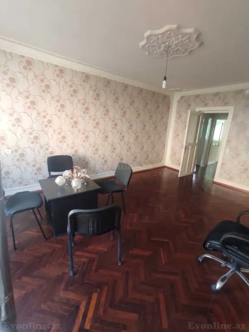 Kirayə verilir 3 otaqlı Mənzil Köhnə tikili 68 m² Gəncə