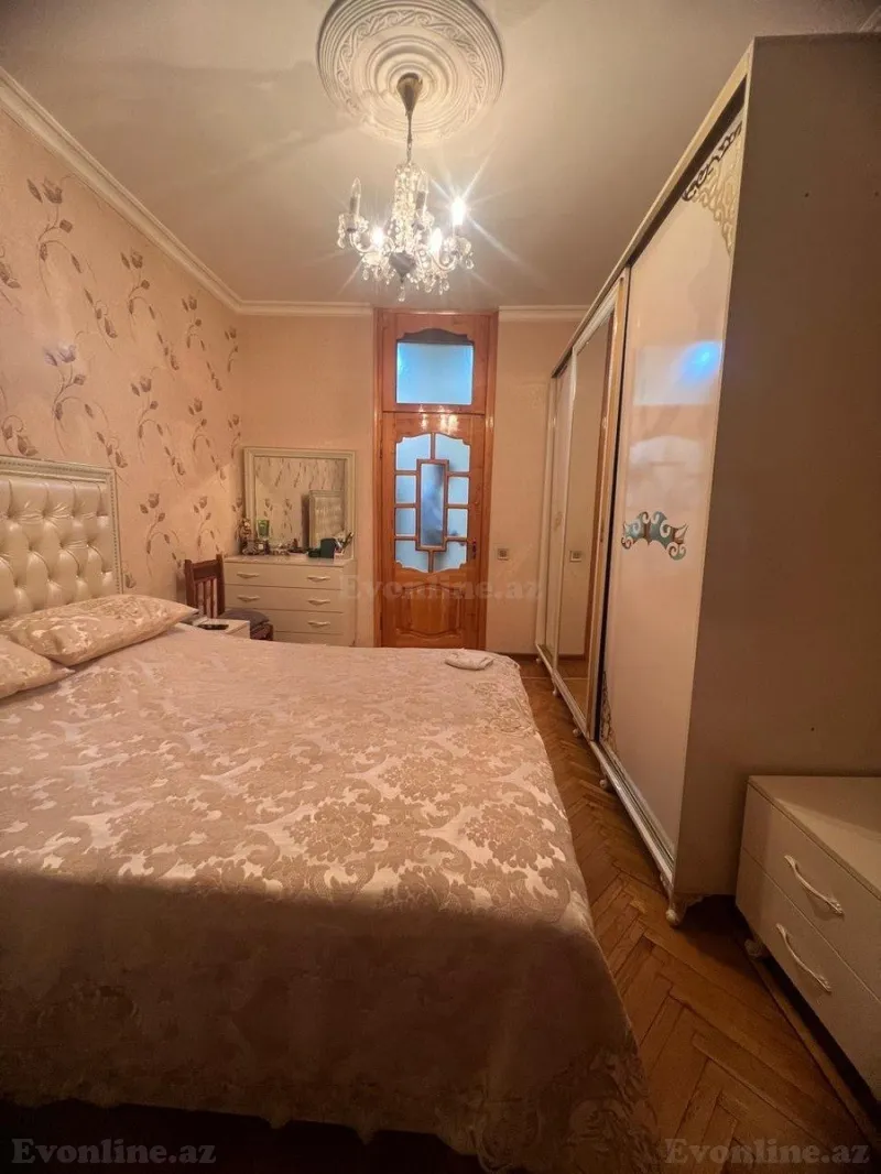 Satılır 2 otaqlı Mənzil Köhnə tikili 65 m² 8-ci mikrorayon - şəkil 3