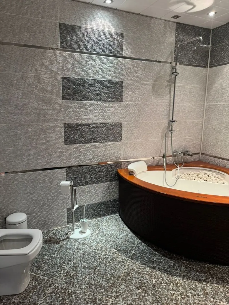 6 otaqlı Mənzil 350 m² 8 Noyabr m. Satılır