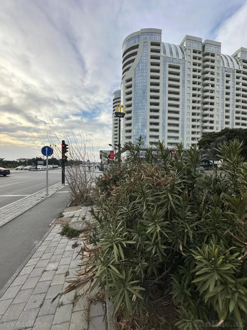 Satılır 4 otaqlı Mənzil Yeni tikili 200 m² Həzi Aslanov m. - şəkil 2