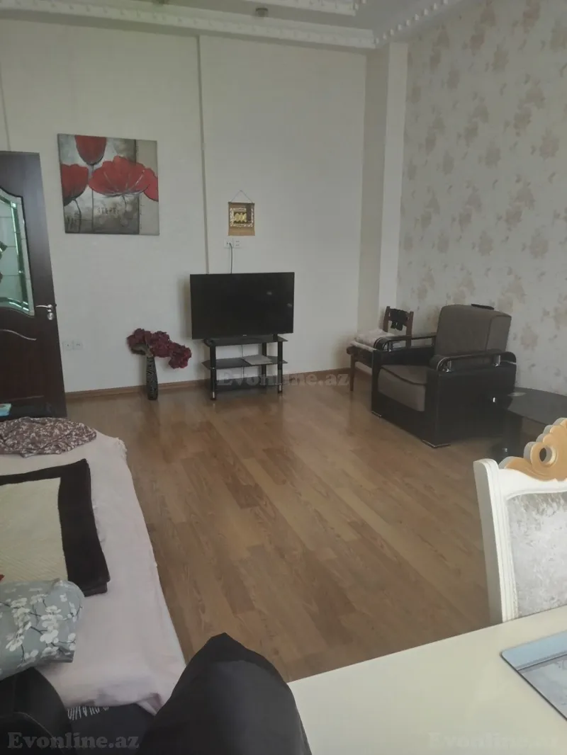3 otaqlı Mənzil 75 m² 4-cü mikrorayon Satılır