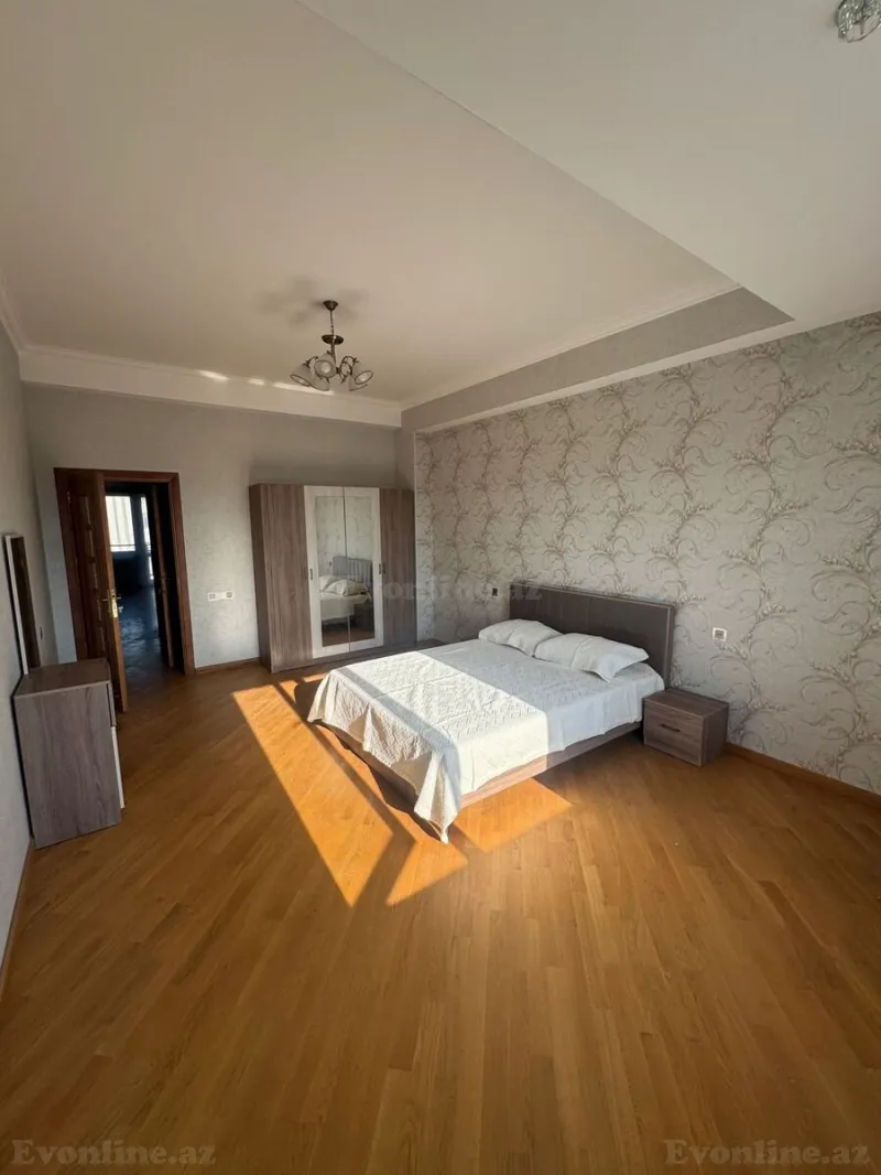 3 otaqlı Mənzil 130 m² Xətai r. Kirayə verilir