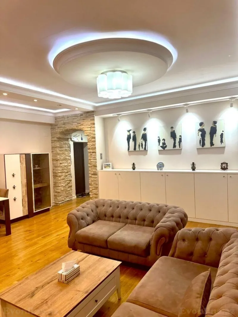 3 otaqlı Mənzil 120 m² İçərişəhər m. Kirayə verilir