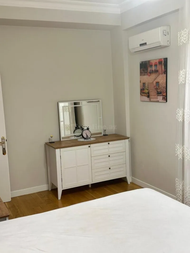 Kirayə verilir 3 otaqlı Mənzil Yeni tikili 120 m² İçərişəhər m. - şəkil 12