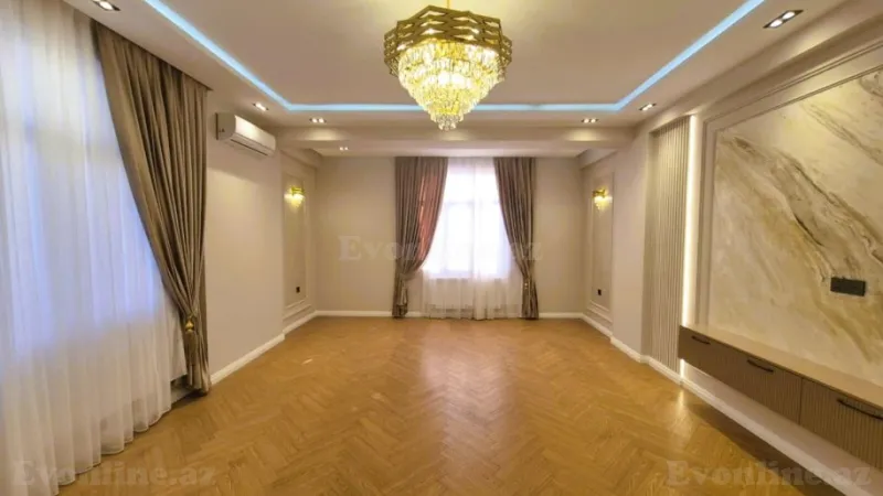 Satılır 3 otaqlı Mənzil Yeni tikili 131 m² 28 May m.