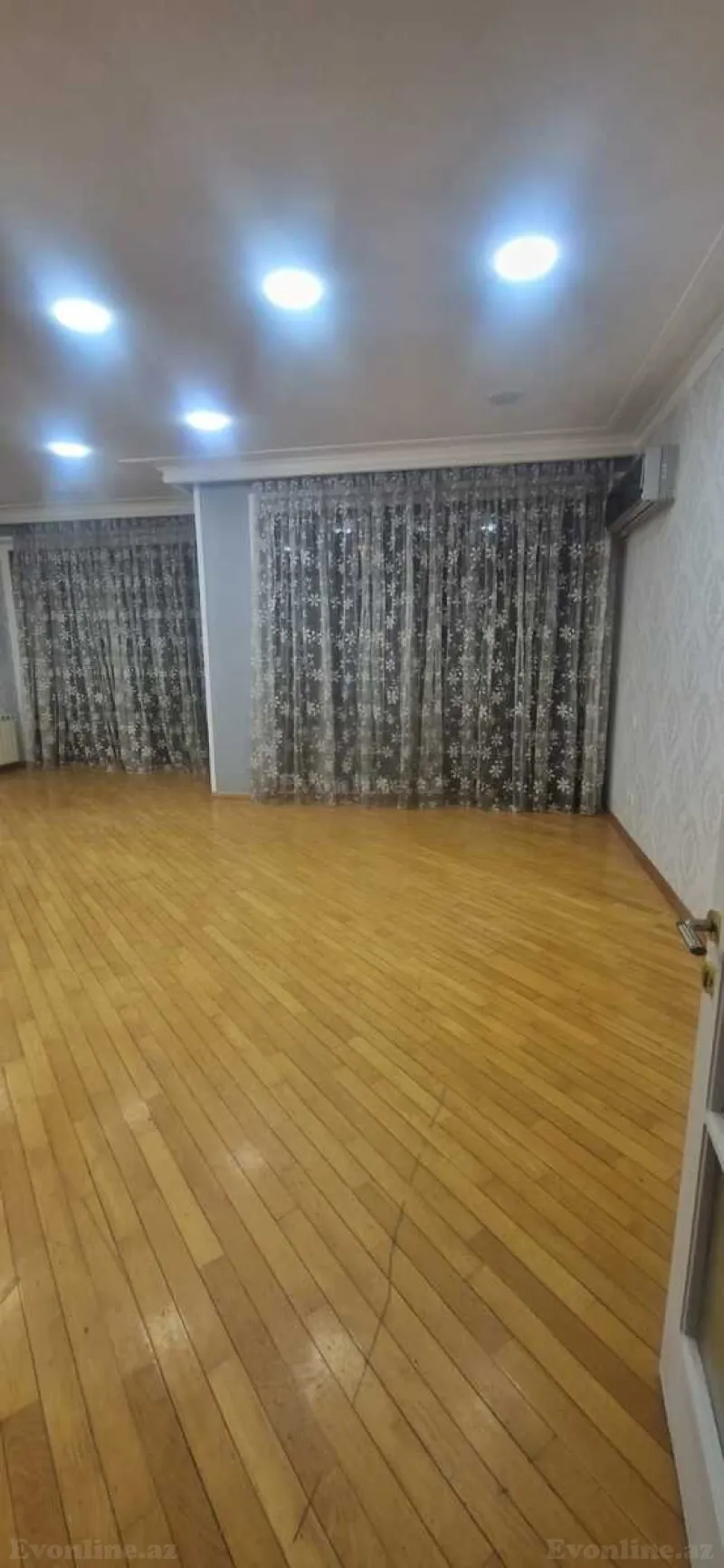 Kirayə verilir 3 otaqlı Mənzil Yeni tikili 136 m² 28 May m. - şəkil 9