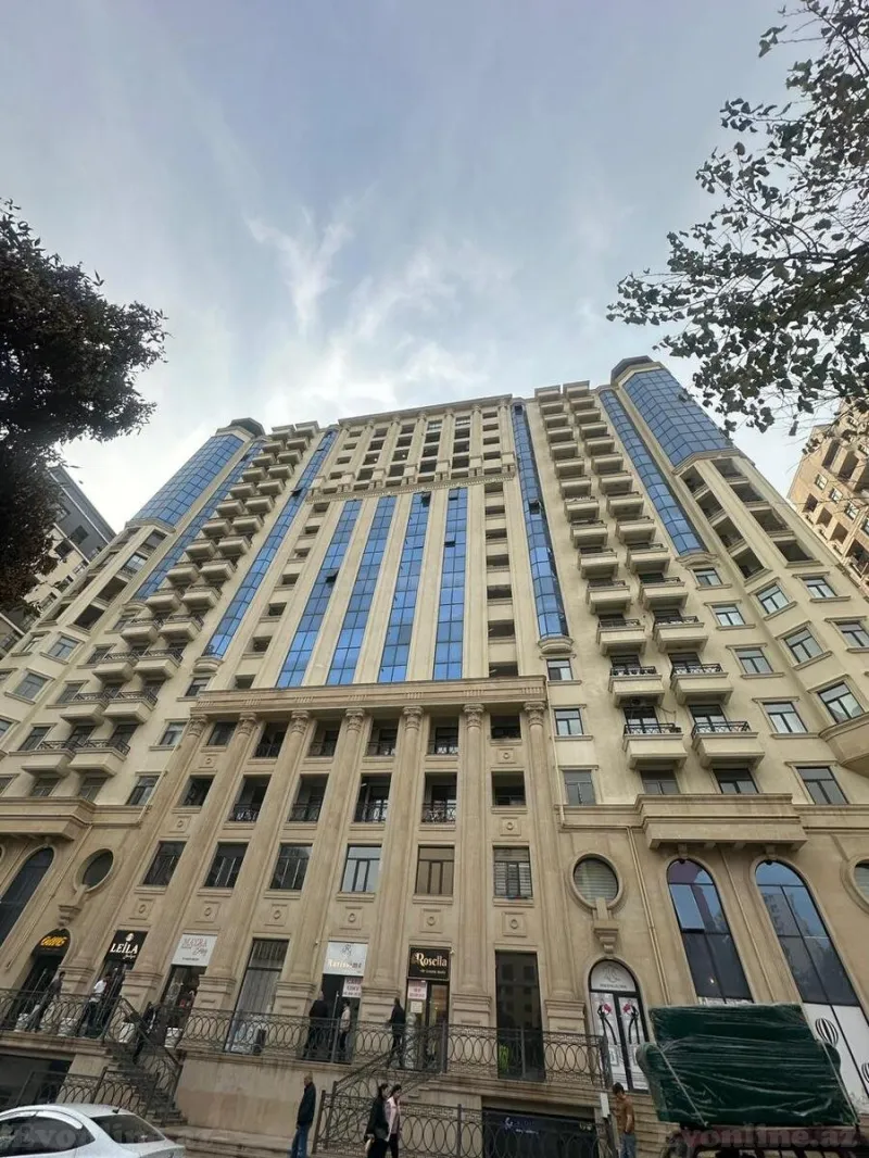 Satılır 4 otaqlı Mənzil Yeni tikili 245.5 m² 28 May m. - şəkil 2