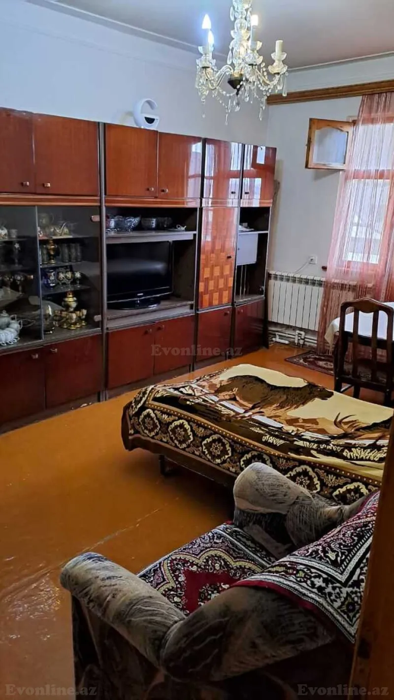 Satılır 5 otaqlı Mənzil Köhnə tikili 120 m² Suraxanı r.
