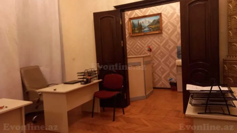 5 otaqlı Ofis 150 m² Nizami m. Kirayə verilir