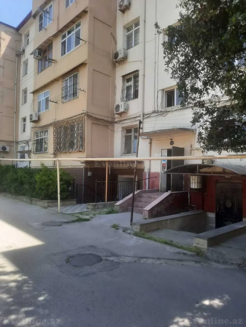 Satılır 3 otaqlı Mənzil Köhnə tikili 70 m² 8-ci kilometr