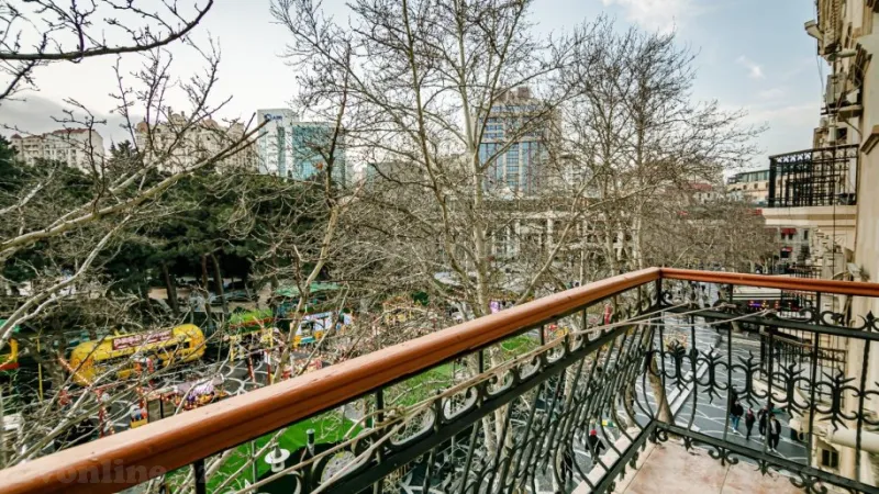 3 otaqlı Mənzil 105 m² Sahil m. Kirayə verilir