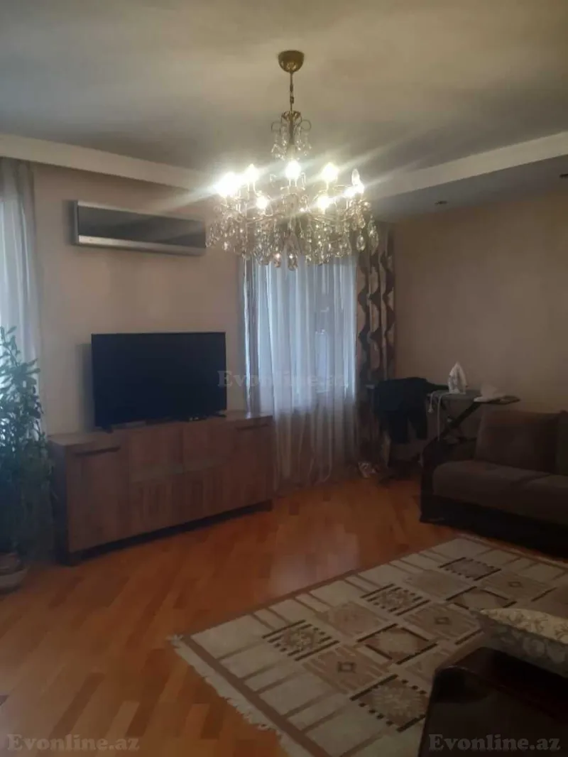 Satılır 4 otaqlı Mənzil Köhnə tikili 90 m² Badamdar