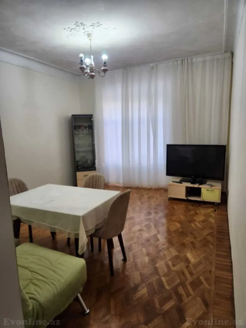 3 otaqlı Mənzil 105 m² 28 May m. Kirayə verilir