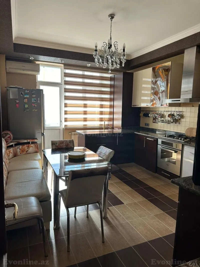 Kirayə verilir 4 otaqlı Mənzil Yeni tikili 212 m² Elmlər Akademiyası m.