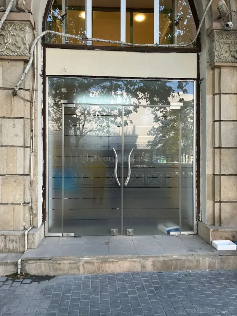 Kirayə verilir Obyekt 20 m² İçərişəhər m.