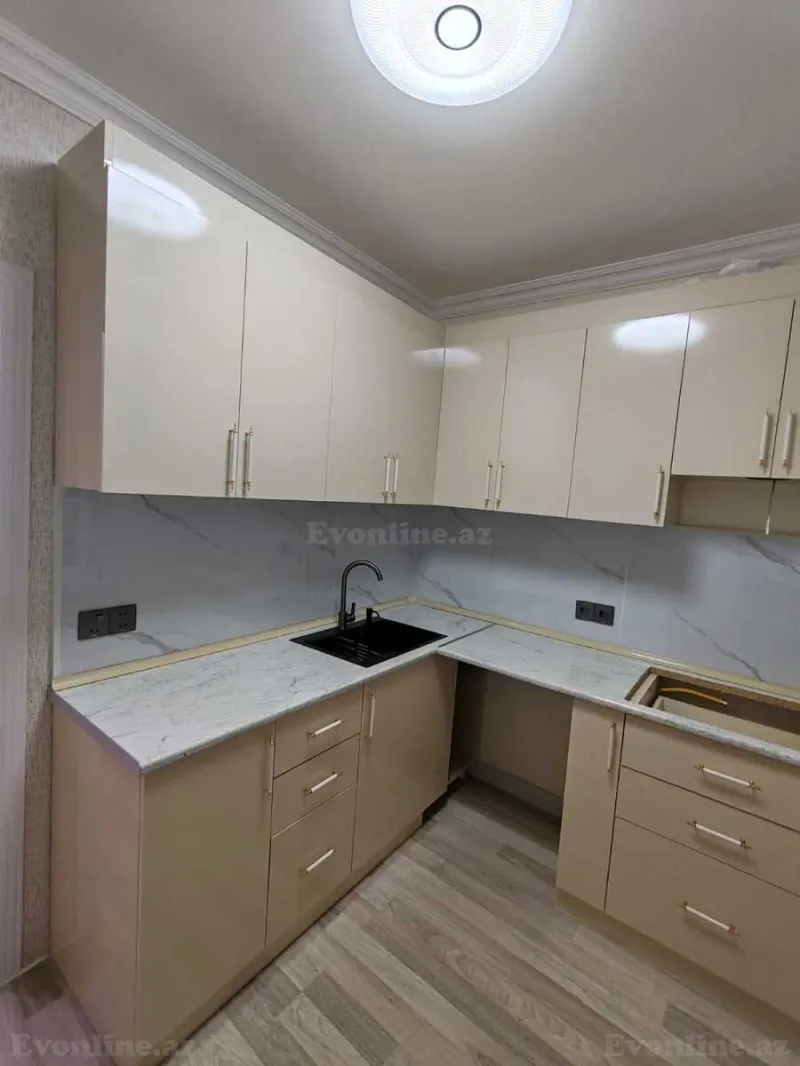 Satılır 2 otaqlı Mənzil Köhnə tikili 55 m² Yasamal r. - şəkil 5