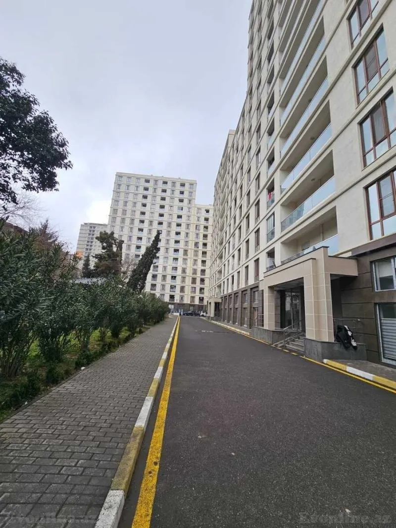 2 otaqlı Mənzil 80 m² İnşaatçılar m. Satılır
