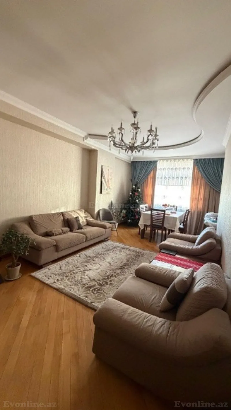3 otaqlı Mənzil 120 m² İnşaatçılar m. Satılır