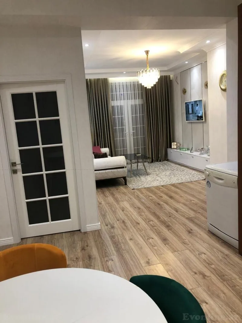 2 otaqlı Mənzil 67 m² Gənclik m. Kirayə verilir