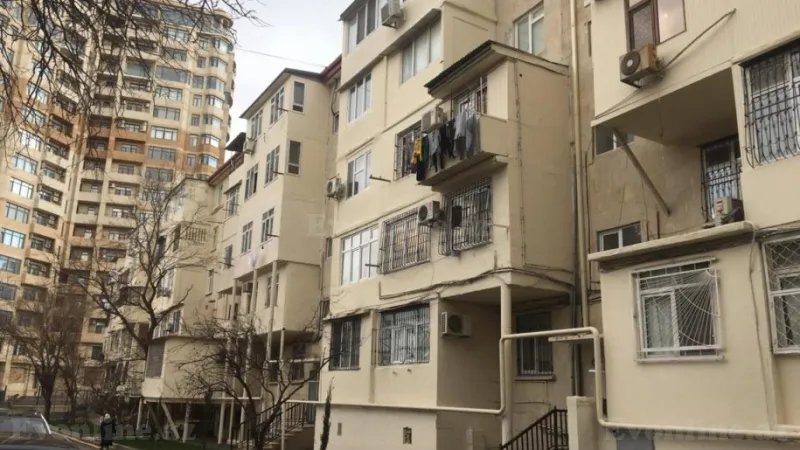 3 otaqlı Mənzil 80 m² Elmlər Akademiyası m. Kirayə verilir