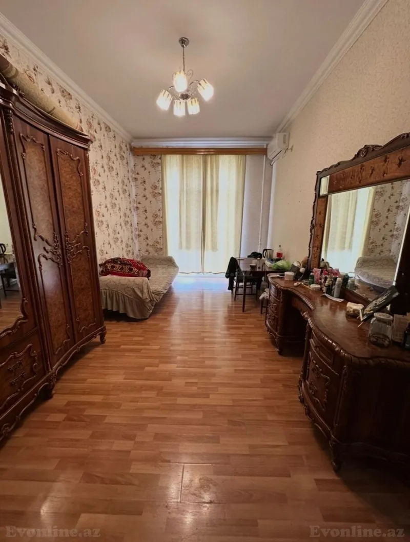 Satılır 2 otaqlı Mənzil Köhnə tikili 70 m² Nəsimi r.