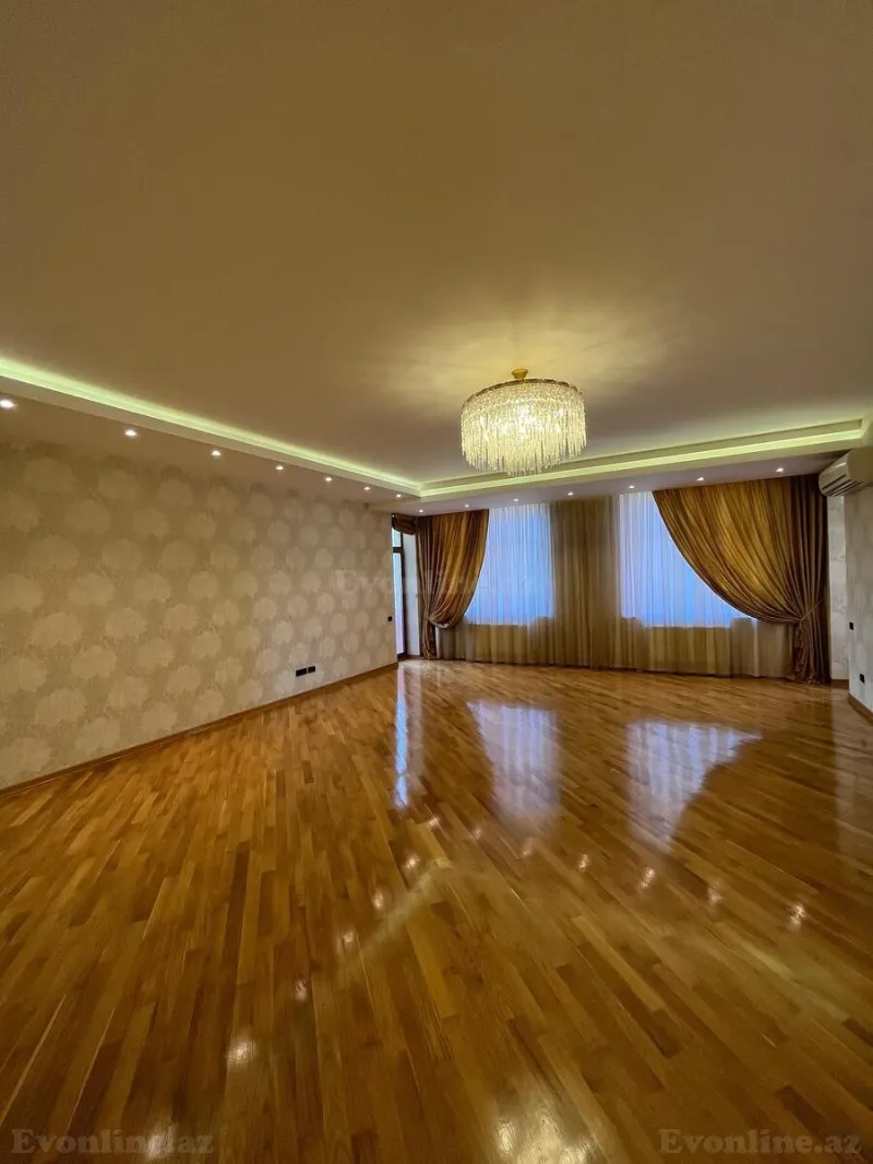 Satılır 4 otaqlı Mənzil Yeni tikili 215 m² 28 May m.