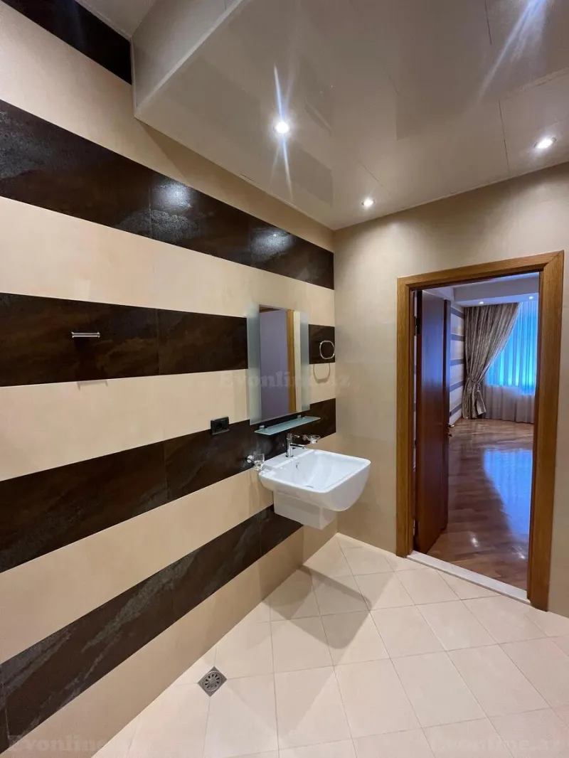 Satılır 4 otaqlı Mənzil Yeni tikili 215 m² 28 May m. - şəkil 27