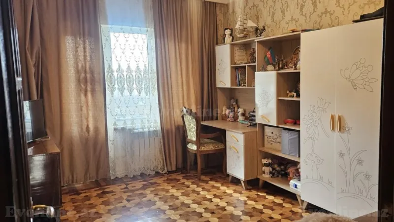Satılır 4 otaqlı Mənzil Köhnə tikili 120 m² Əhmədli