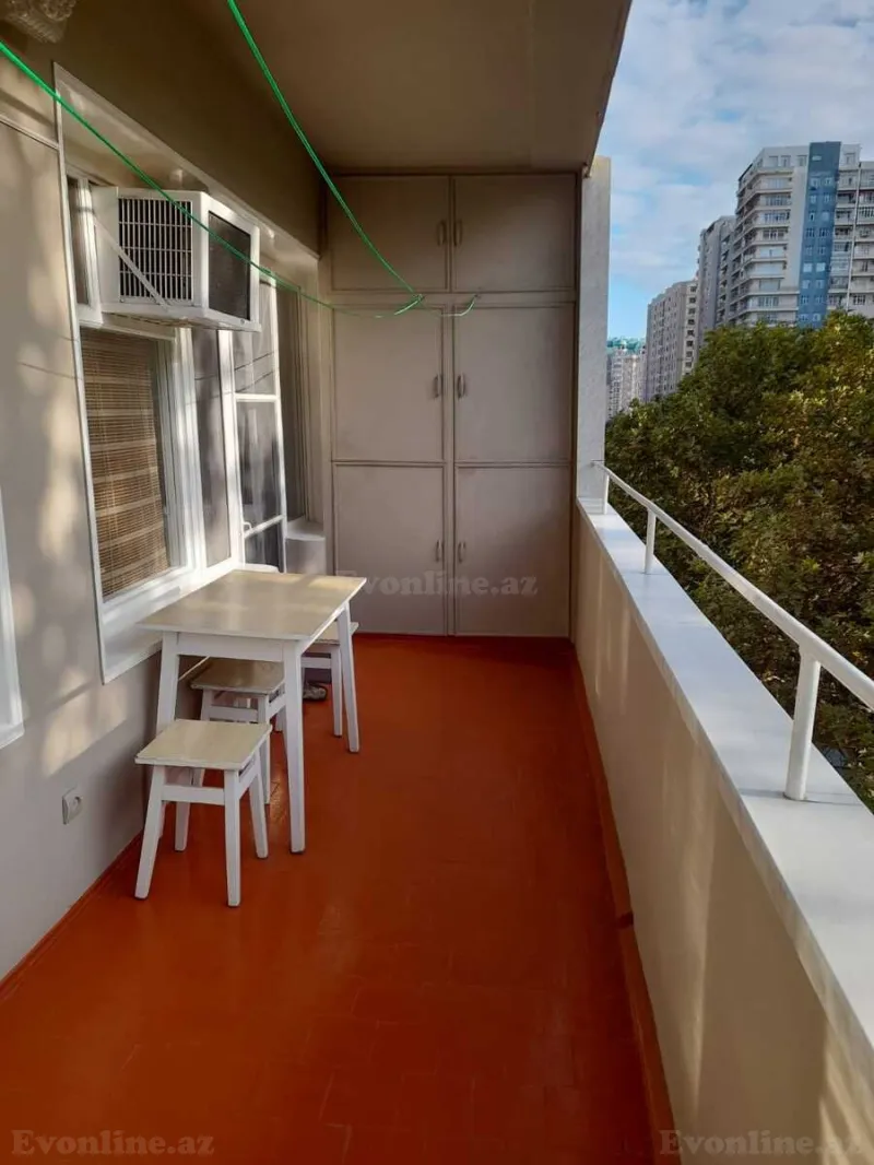 Satılır 2 otaqlı Mənzil Köhnə tikili 70 m² Nəsimi r. - şəkil 2
