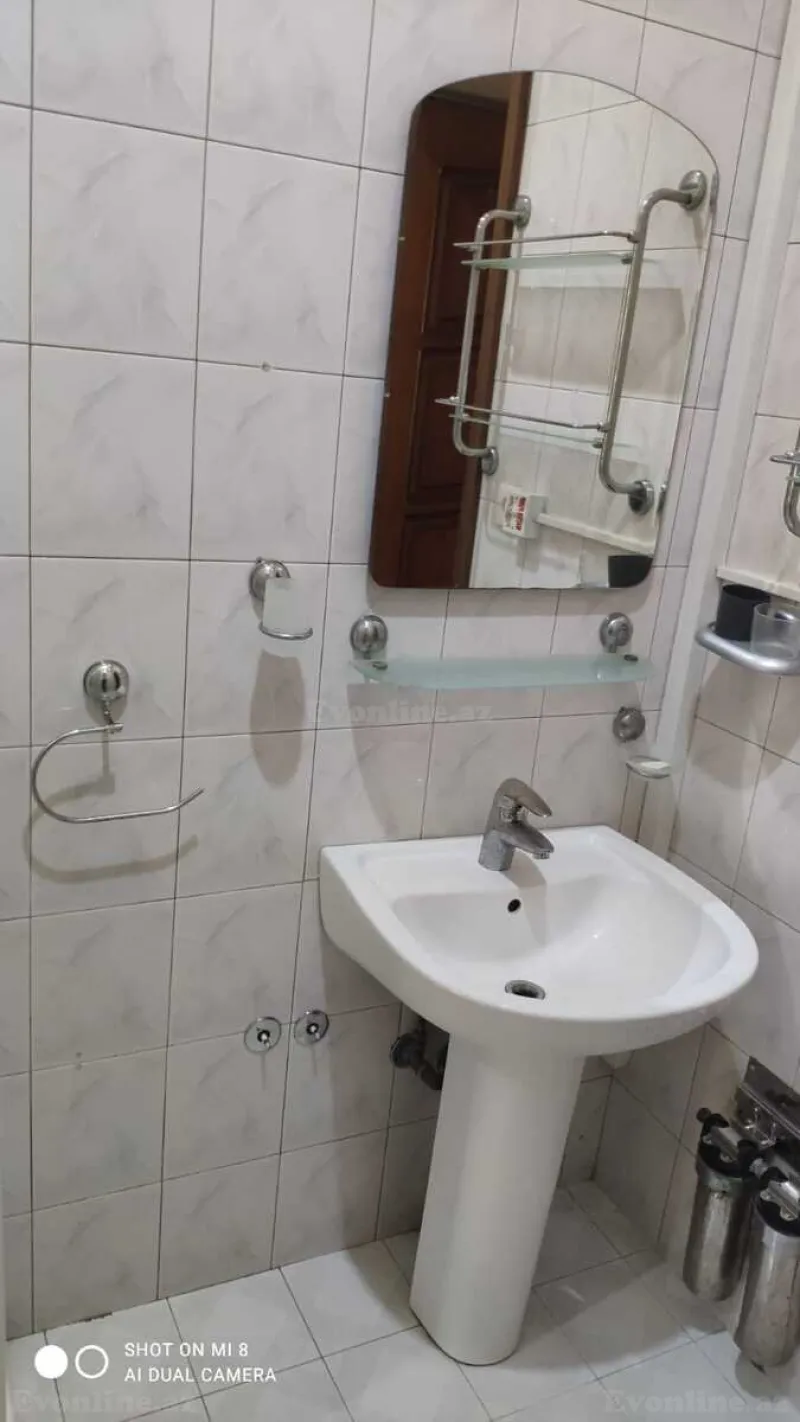 Kirayə verilir 4 otaqlı Mənzil Köhnə tikili 100 m² Sahil m. - şəkil 3