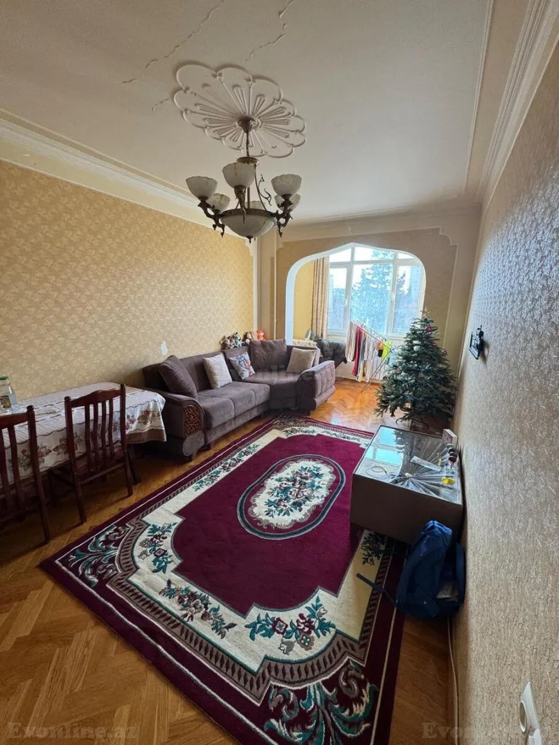 Satılır 2 otaqlı Mənzil Köhnə tikili 70 m² 4-cü mikrorayon - şəkil 2