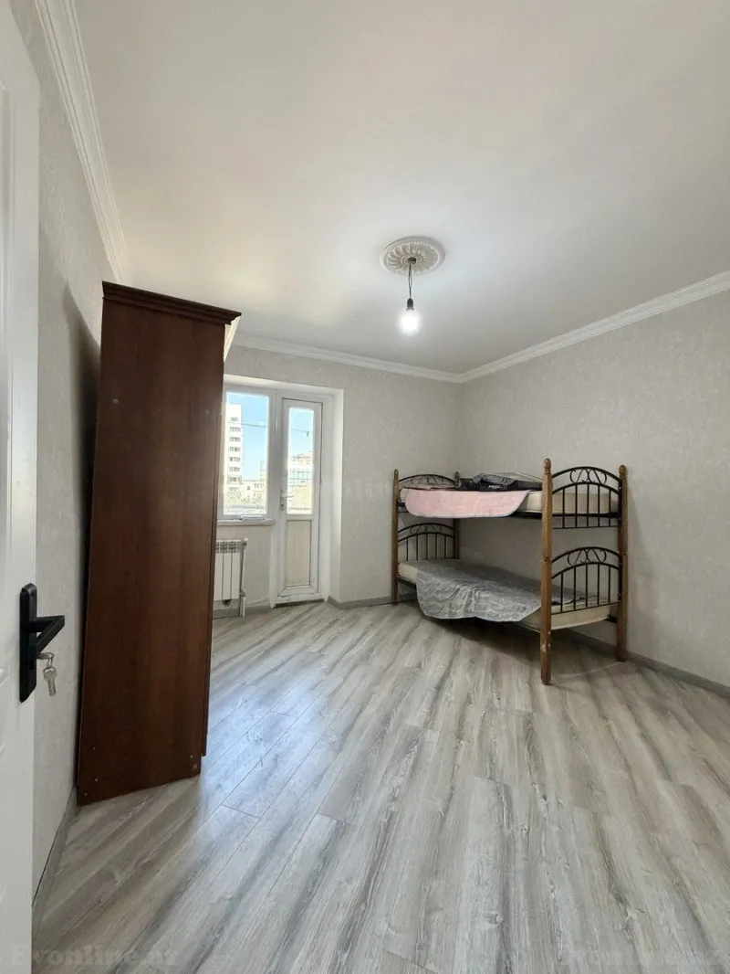 Satılır 3 otaqlı Mənzil Köhnə tikili 90 m² Elmlər Akademiyası m. - şəkil 3