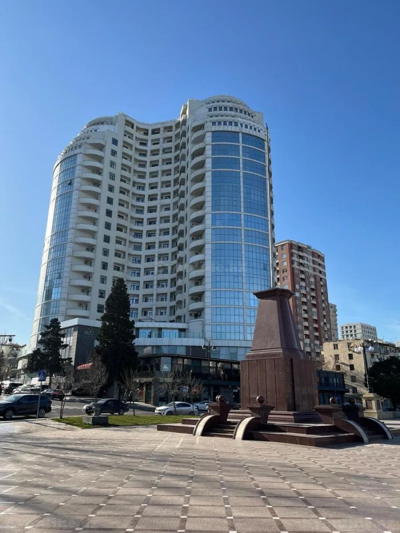 Kirayə verilir 3 otaqlı Mənzil Yeni tikili 130 m² Elmlər Akademiyası m.