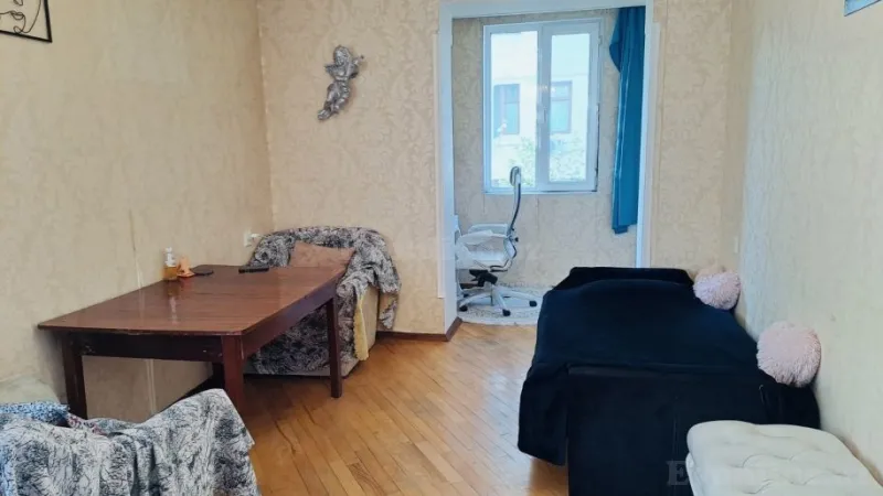 Satılır 2 otaqlı Mənzil Köhnə tikili 75 m² Nərimanov r. - şəkil 2