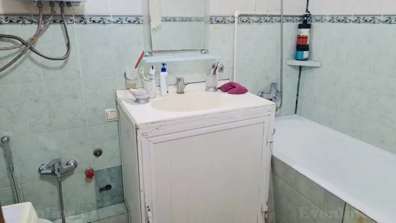 Satılır 2 otaqlı Mənzil Köhnə tikili 75 m² Nərimanov r. - şəkil 15