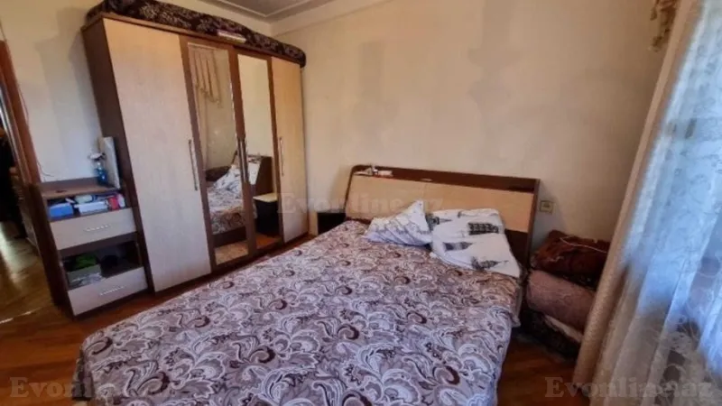 Satılır 2 otaqlı Mənzil Köhnə tikili 65 m² 8-ci mikrorayon - şəkil 2