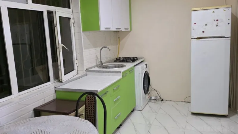 Kirayə verilir 2 otaqlı Mənzil Köhnə tikili 50 m² Elmlər Akademiyası m.