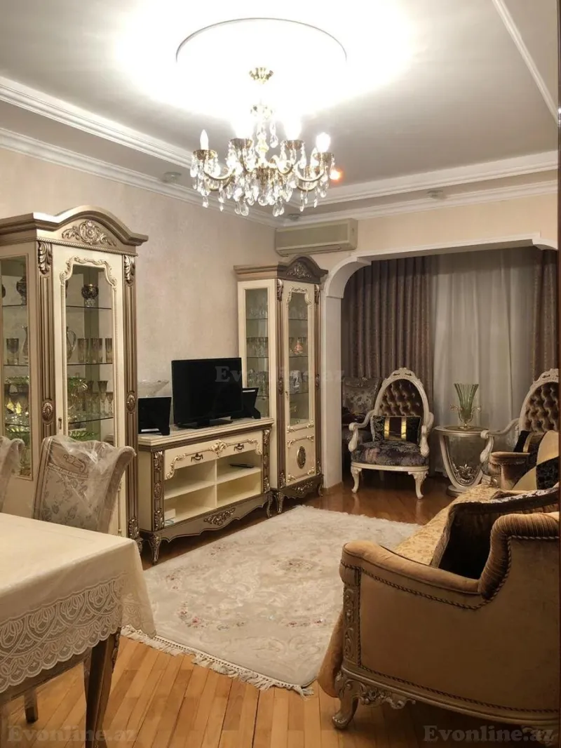 Bakı, Nəsimi r., Memar Əcəmi m., 2-ci mikrorayonda 2 otaqlı mənzil satılır