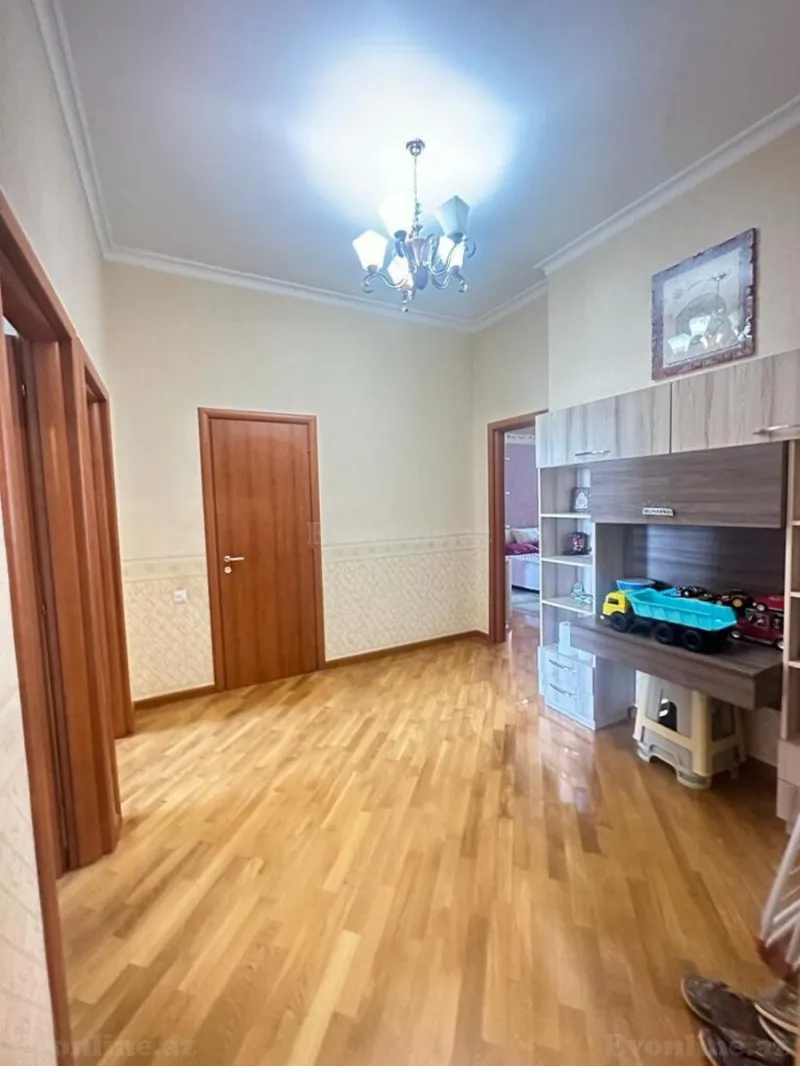 Kirayə verilir 4 otaqlı Mənzil Yeni tikili 200 m² Nərimanov r. - şəkil 10